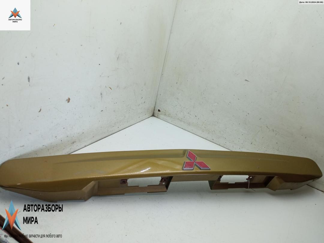 накладка подсветки номера Mitsubishi Space Star 1 поколение 1999, 1.3 л., бензин, МКПП, жёлтый, минивэн, MR245529 - фото №1