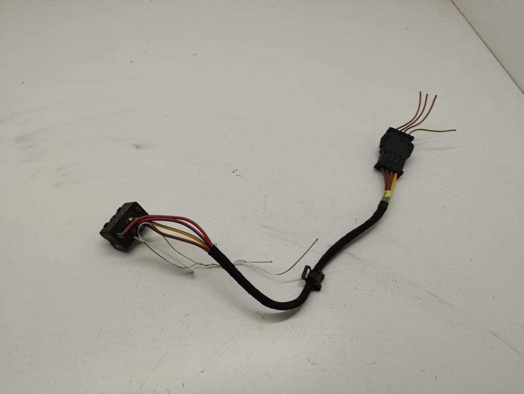 кнопка центрального замка Audi A4 B5 1998, 2.4 л., бензин, МКПП, чёрный, универсал, 8L0962107