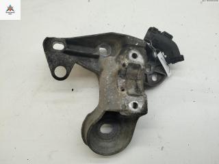 кронштейн (крепление) Volkswagen Passat B5 1998, 1.6 л., бензин, МКПП, красный, универсал, 4B0199352A