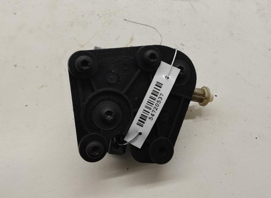 активатор замка багажника Audi A6 C5 2003, 2.5 л., дизель, АКПП, чёрный, универсал, 8E9827833