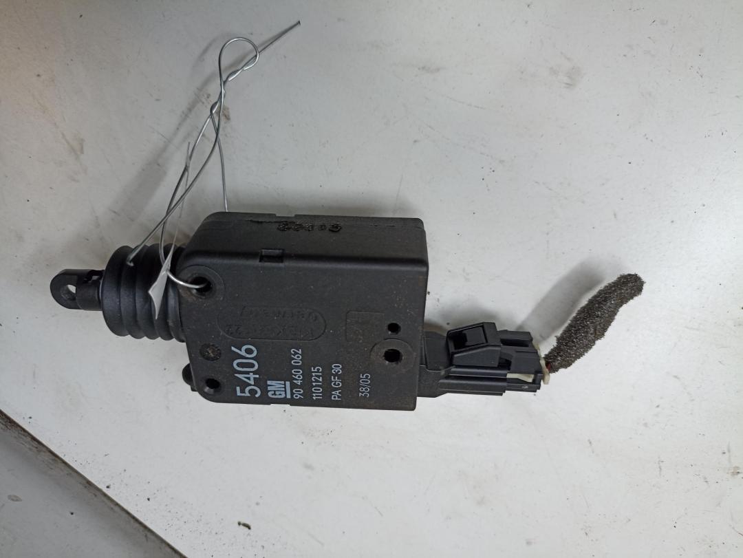 активатор замка багажника Opel Vectra B 1996, 1.6 л., бензин, МКПП, бежевый, универсал, 90460062