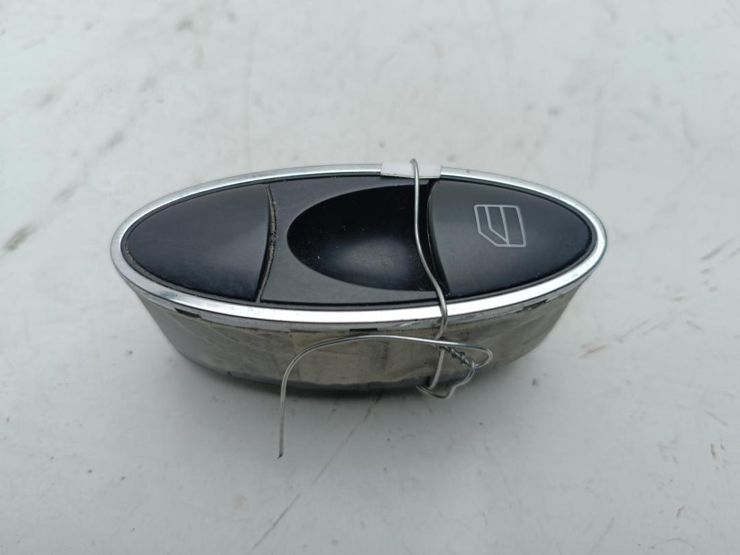 кнопка стеклоподъемника переднего правого Mercedes-Benz E W211 2003, 3.2 л., дизель, АКПП, серый, универсал, 2118211351