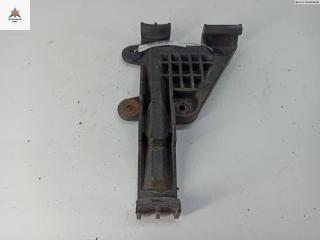 крепление ( кронштейн ) крыла Audi 80 8C/B4 1993, седан, 8A0807283