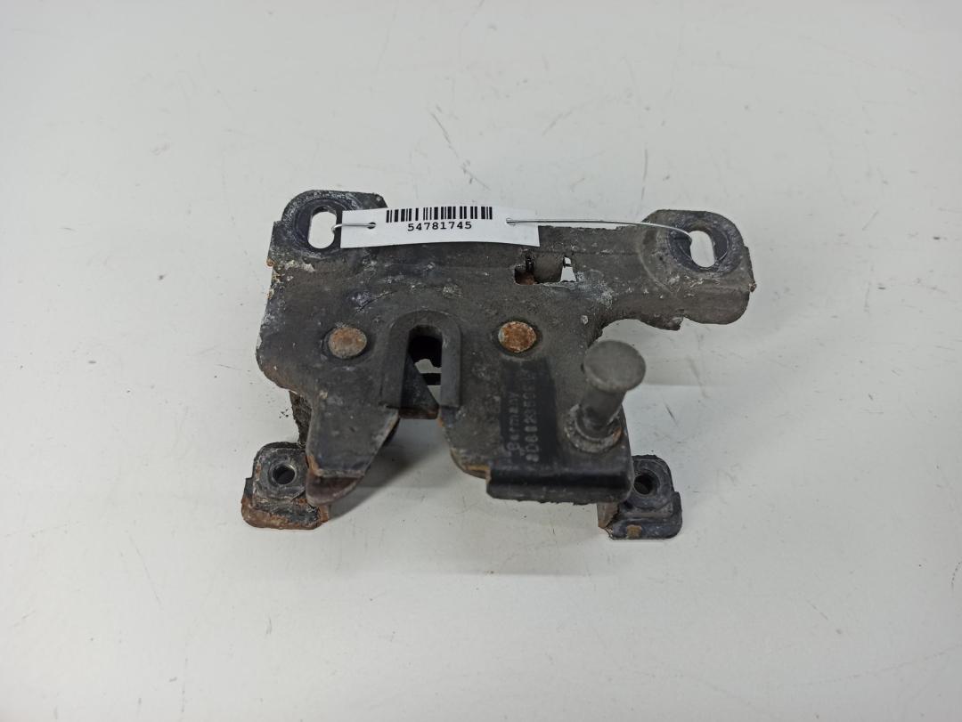 замок капота Audi A4 B5 1997, 1.6 л., бензин, МКПП, зелёный, седан, 8D0823509