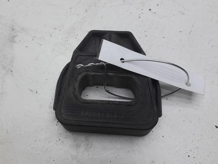 кронштейн радиатора Volkswagen Bora 1999, 1.6 л., бензин, МКПП, зелёный, седан, 1J0806157A
