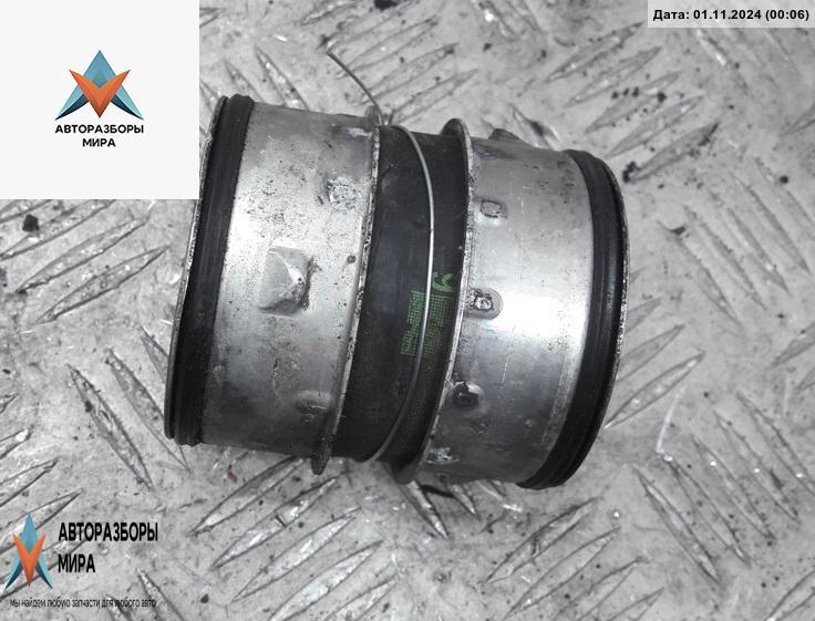 патрубок турбины Volkswagen Golf 4 поколение 2006, 1.9 л., дизель - фото №1