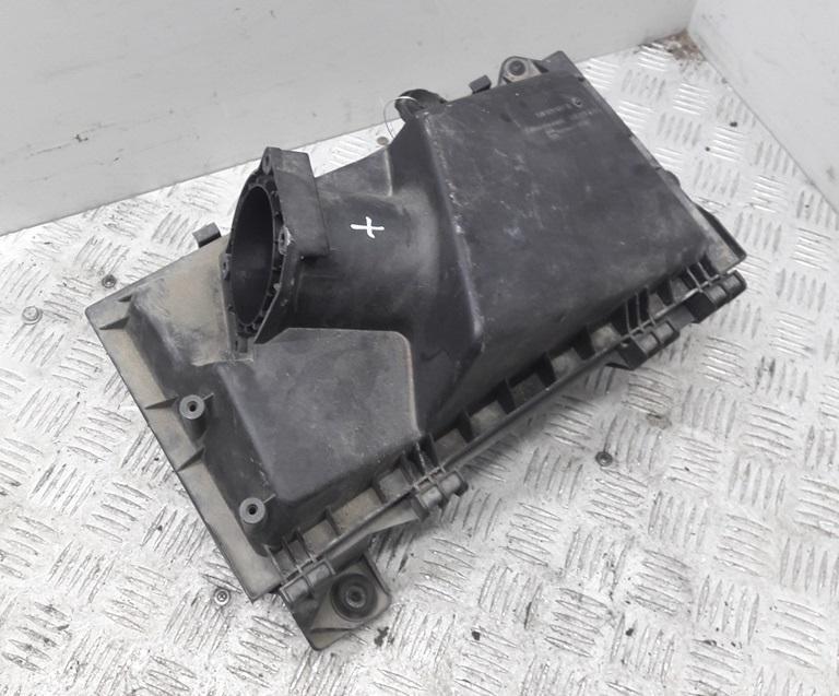 корпус воздушного фильтра Volkswagen Bora 1999, 1.6 л., бензин, МКПП, зелёный, седан, 1J0123607D