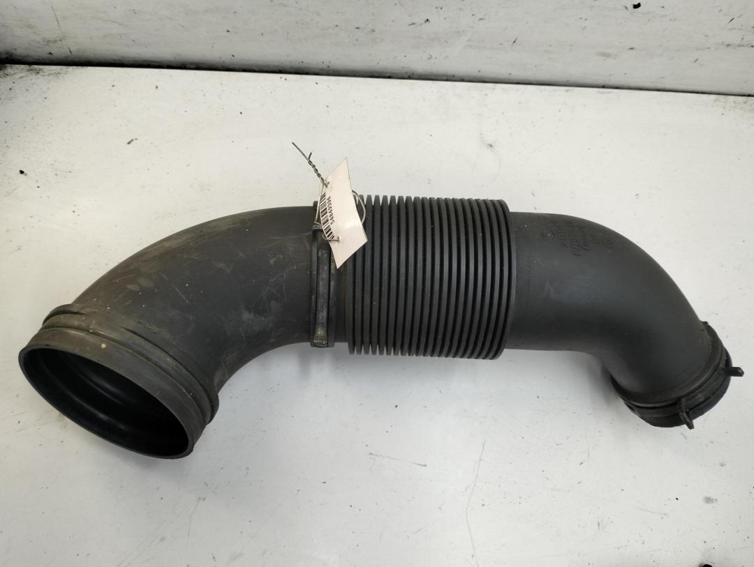патрубок (трубопровод, шланг) Volkswagen Touareg 2007, 3.0 л., дизель, АКПП, чёрный, внедорожник 5 дв., 7L6129627F