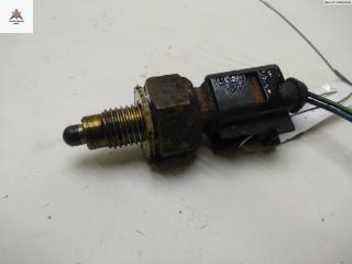 Датчик включения заднего хода (лягушка) Volkswagen Passat B6 2005, 2.0 л., дизель, МКПП, серый, универсал