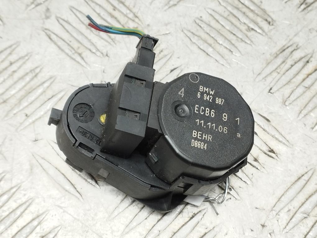 моторчик заслонки печки BMW 5 E60/E61 2006, 3.0 л., дизель, МКПП, серый, универсал, 6942987