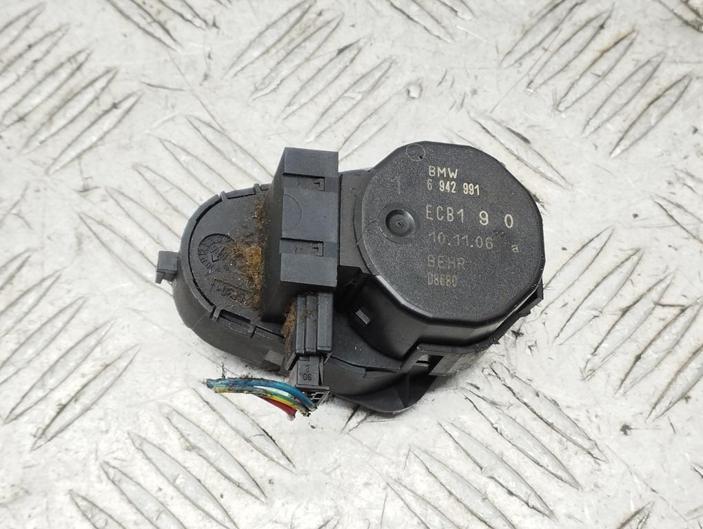 моторчик заслонки печки BMW 5 E60/E61 2006, 3.0 л., дизель, МКПП, серый, универсал, 6942991