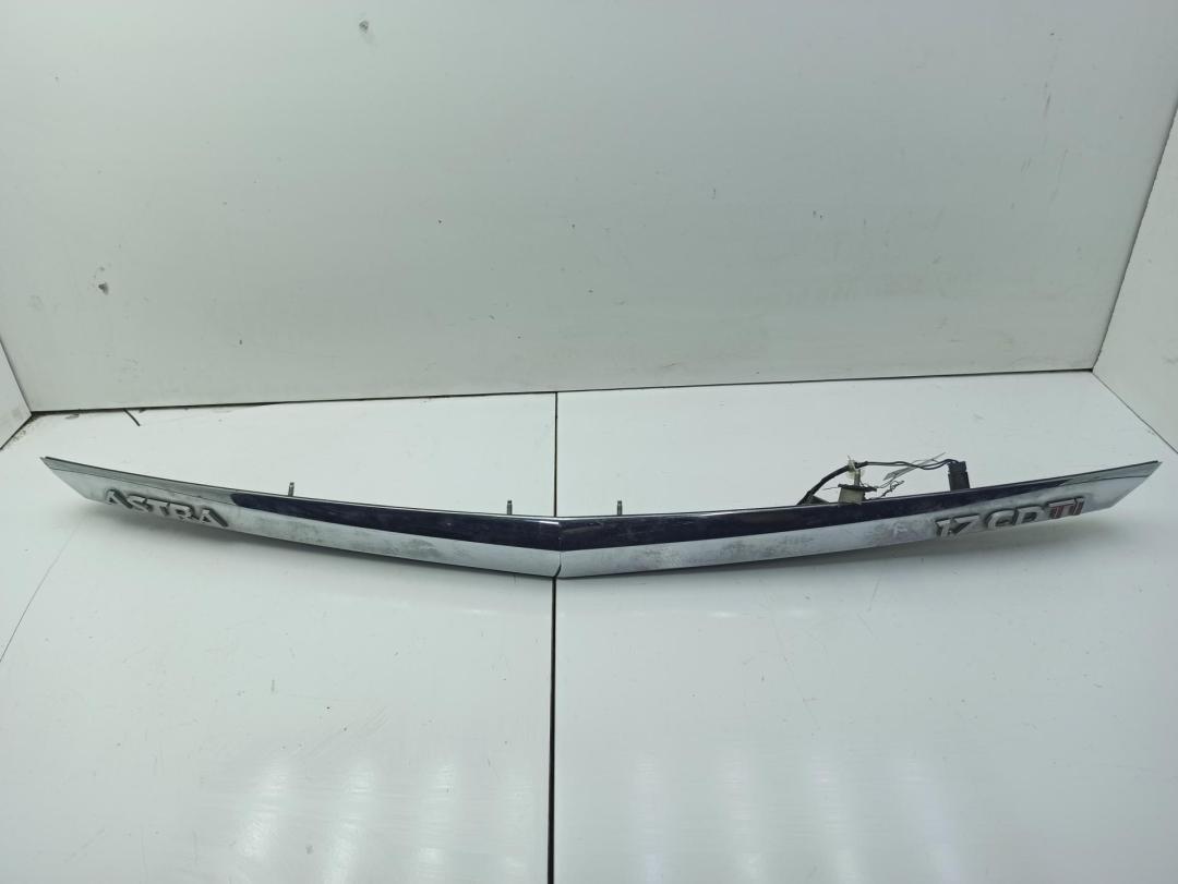 Молдинг крышки (двери) багажника Opel Astra H 2004, 1.7 л., дизель, МКПП, синий, хетчбэк 5 дв., 13105814