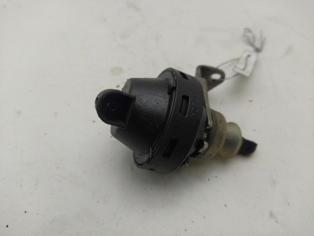 клапан вакуумного управления Mercedes-Benz M-Class ML W163 2002, 4.0 л., дизель, АКПП, зелёный, внедорожник 5 дв. - фото №1
