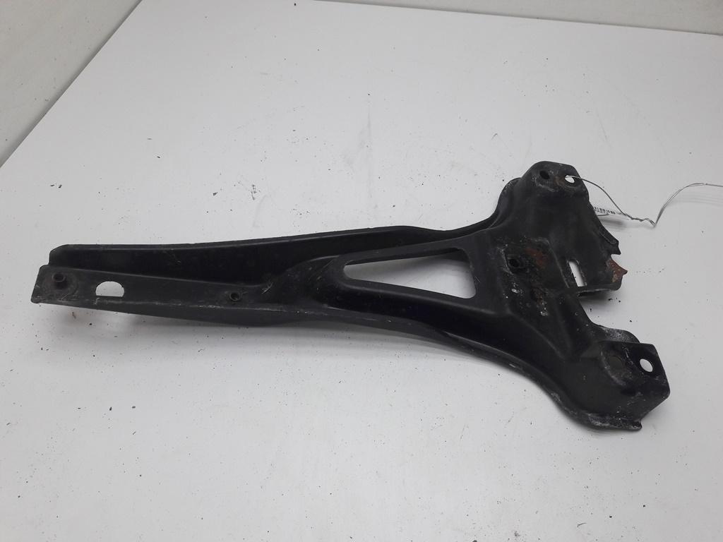 кронштейн (крепление) Volkswagen Golf 4 поколение 2006, 1.9 л., дизель, МКПП, серый, универсал, 1J0805569 - фото №1