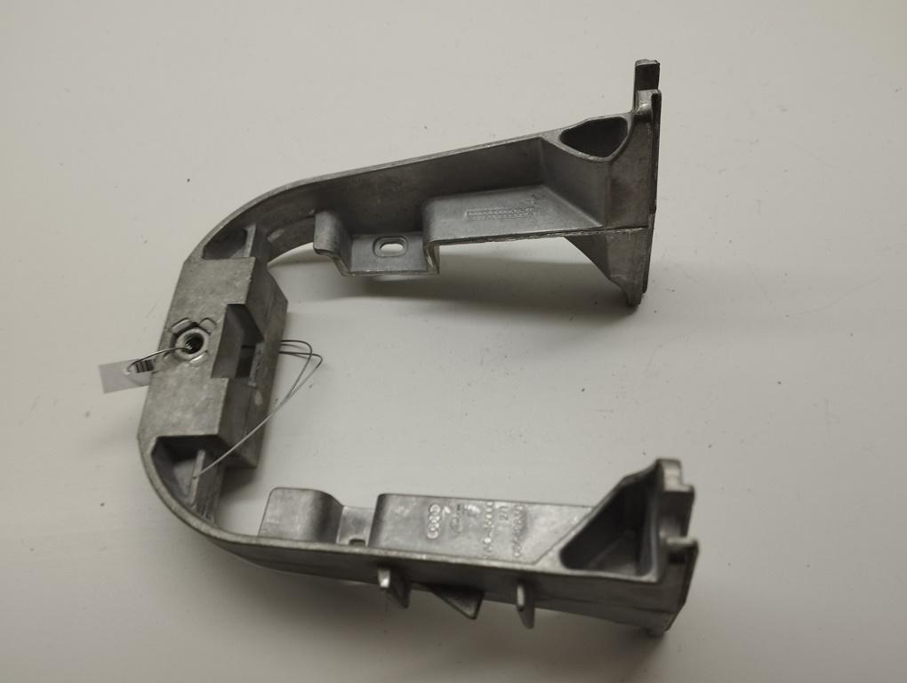 кронштейн (крепление) Audi A6 C6 2007, 3.0 л., дизель, АКПП, белый, универсал, 4F0864283