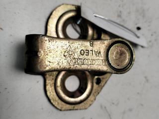 ответная часть (скоба) замка двери Renault Scenic 1 поколение [рестайлинг] 2001, 1.6 л., бензин, МКПП, красный, минивэн, 7700430012