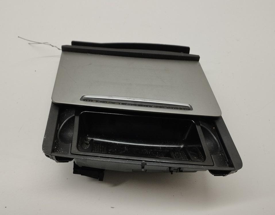 пепельница Audi A6 C6 2007, 3.0 л., дизель, АКПП, белый, универсал, 4F1857951C