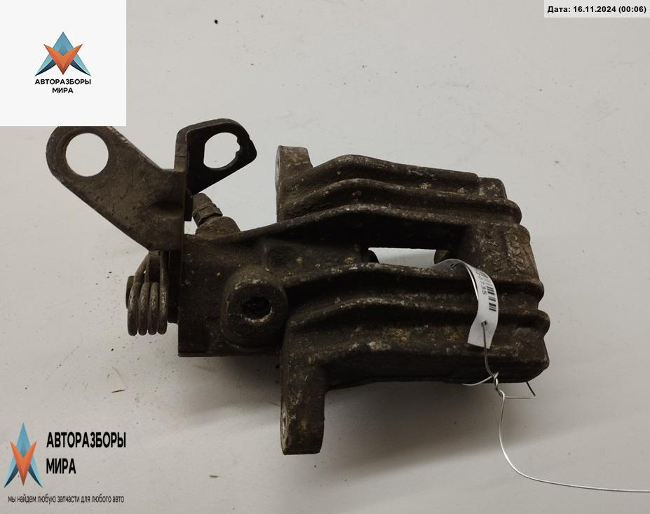 суппорт задний правый Audi A3 8P 2003, 1.6 л., бензин, МКПП, чёрный, хетчбэк 3 дв. - фото №1