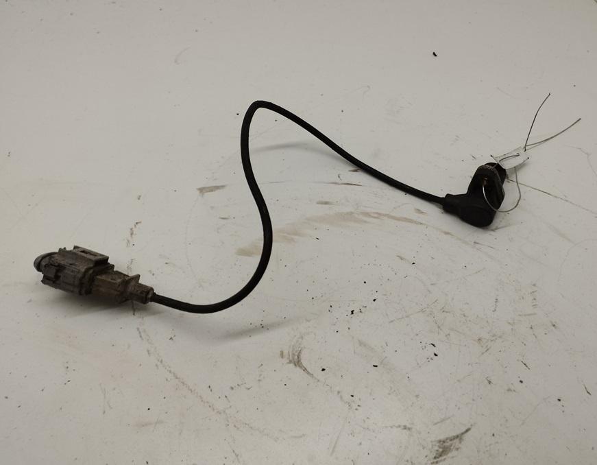 датчик коленвала Audi A4 B5 1998, 2.4 л., бензин, МКПП, чёрный, универсал, 0261210179