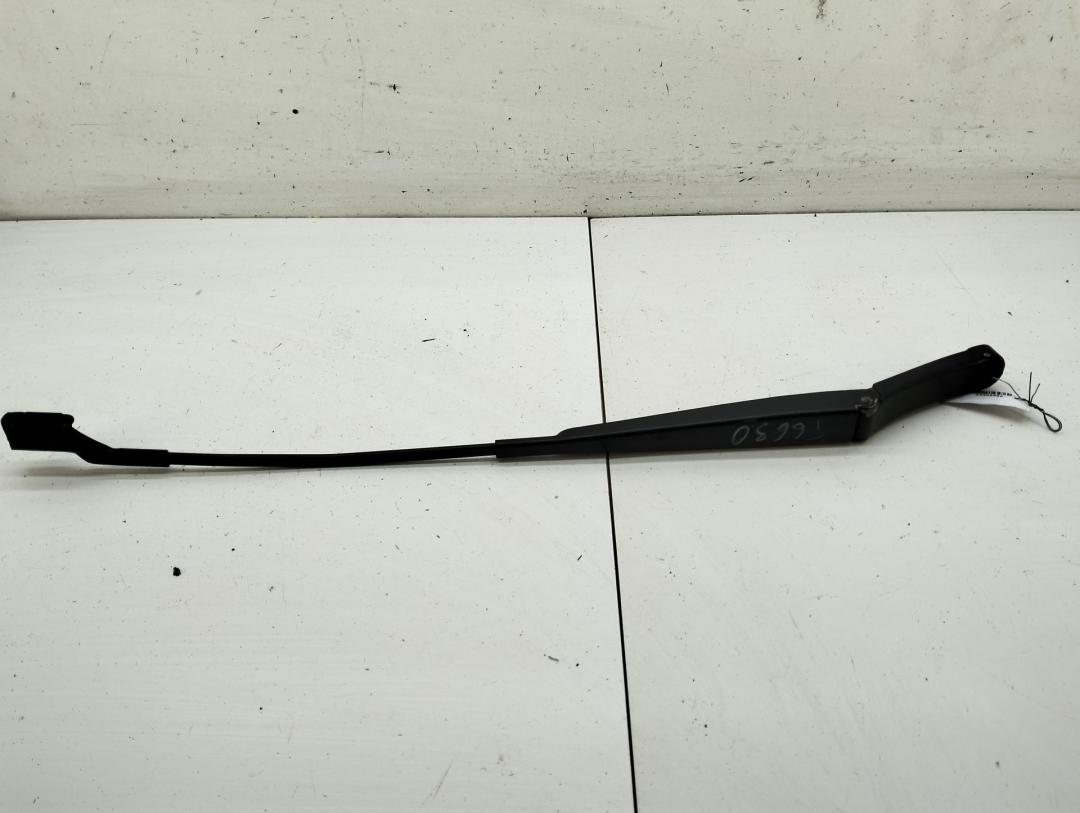 Щеткодержатель (поводок стеклоочистителя) передний Volkswagen Passat B6 2007, 2.0 л., дизель, АКПП, серый, универсал, 3C1955410B