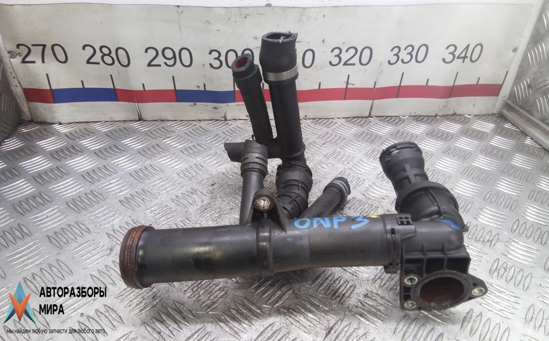 Корпус термостата дизельный Skoda Octavia 3 поколение (A7) 2015, 2.0 л., дизель, МКПП, хетчбэк 5 дв., 04L121026F, 04L121026Q - фото №1