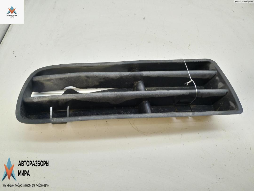 заглушка (решетка) в бампер Volkswagen Golf 4 поколение 2001, 1.9 л., дизель, МКПП, серый, хетчбэк 5 дв., 1J0853665B - фото №1