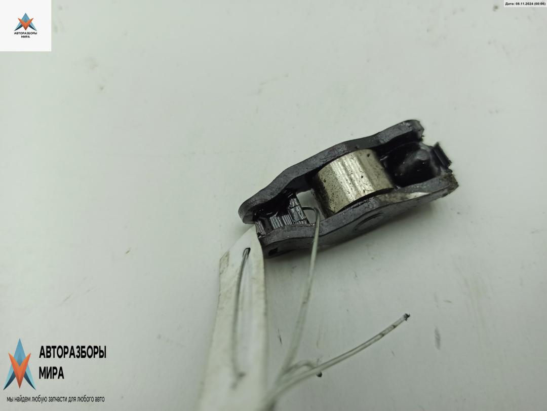 коромысло клапана (рокер) Citroen C4 1 поколение 2006, 1.4 л., бензин, МКПП, красный, хетчбэк 3 дв. - фото №1