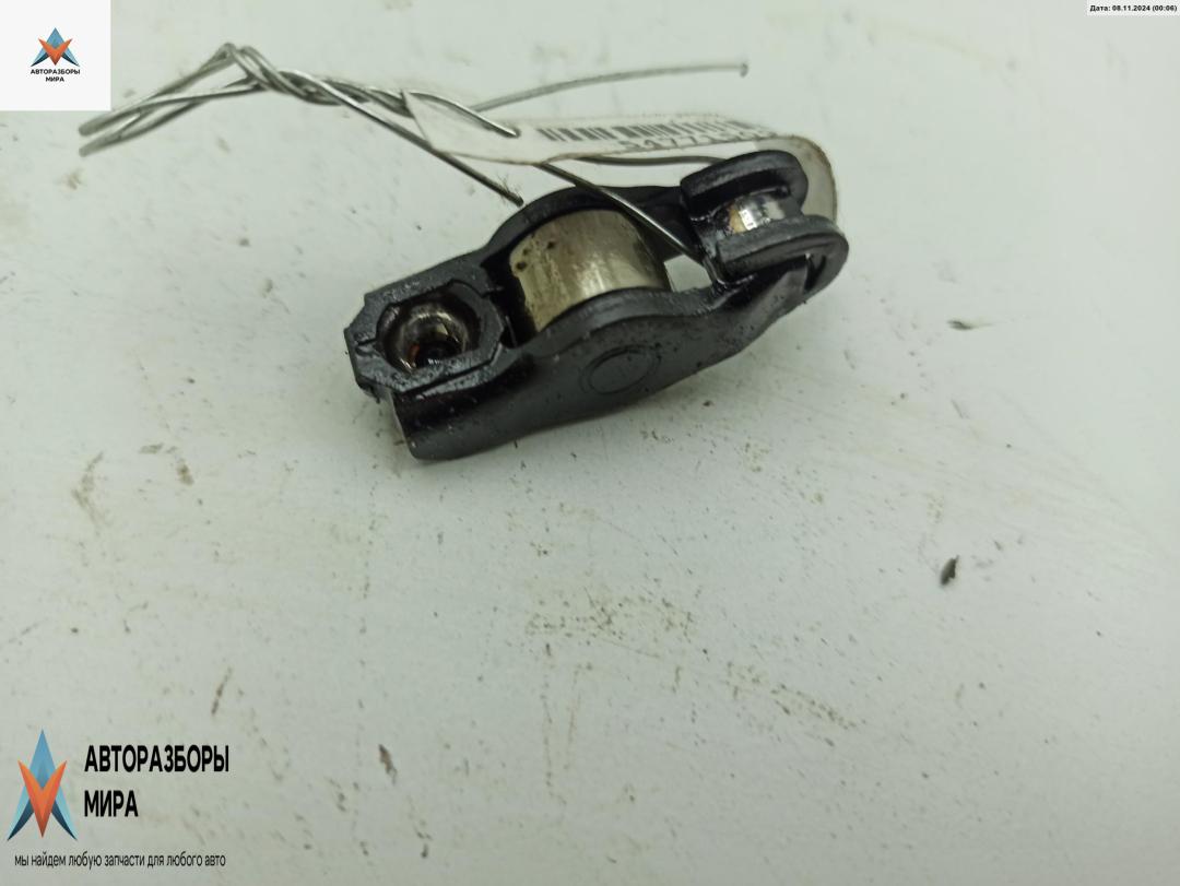 коромысло клапана (рокер) Citroen C4 1 поколение 2006, 1.4 л., бензин, МКПП, красный, хетчбэк 3 дв. - фото №1