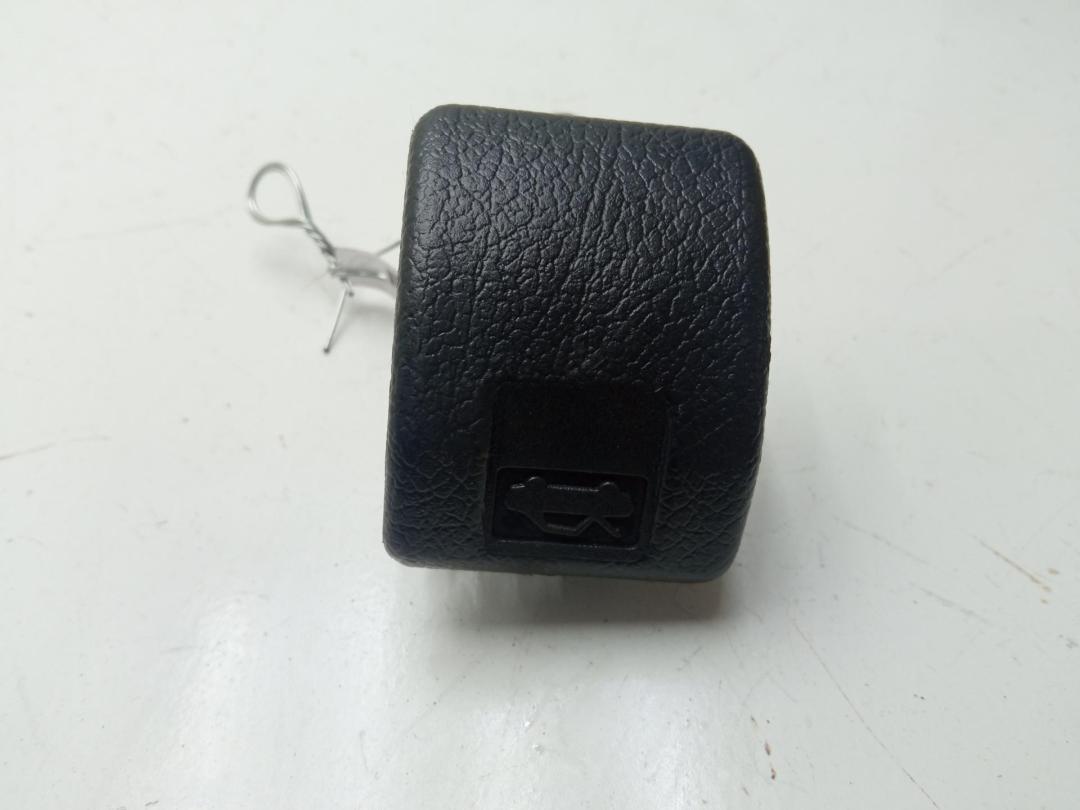 ручка открывания капота Mitsubishi Lancer 2003, 1.6 л., бензин, МКПП, серый, универсал