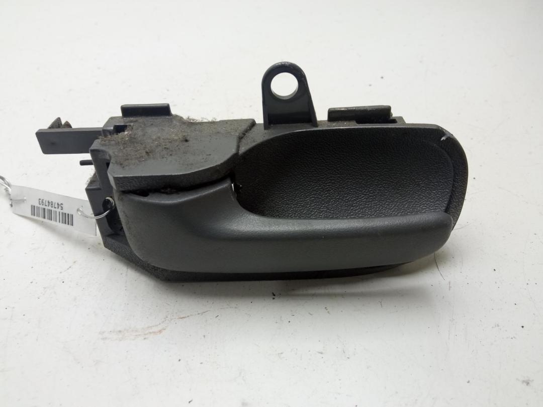 ручка внутренняя передняя левая Toyota Aygo 2006, 1.0 л., бензин, МКПП, красный, хетчбэк 3 дв.