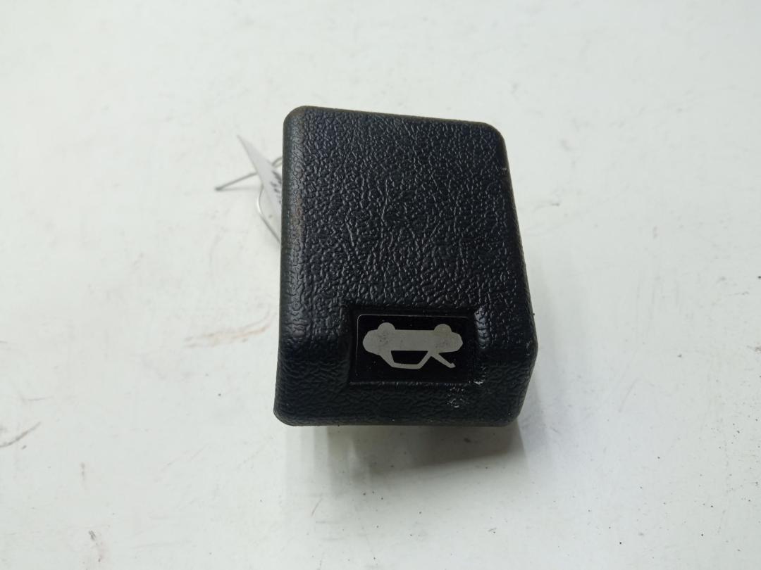 ручка открывания капота Mitsubishi Galant 1999, 2.5 л., бензин, МКПП, чёрный, универсал