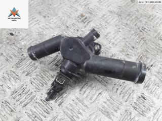 фланец (тройник) системы охлаждения Volkswagen Bora 1 поколение 1999, 1.6 л., бензин, МКПП, зелёный, седан