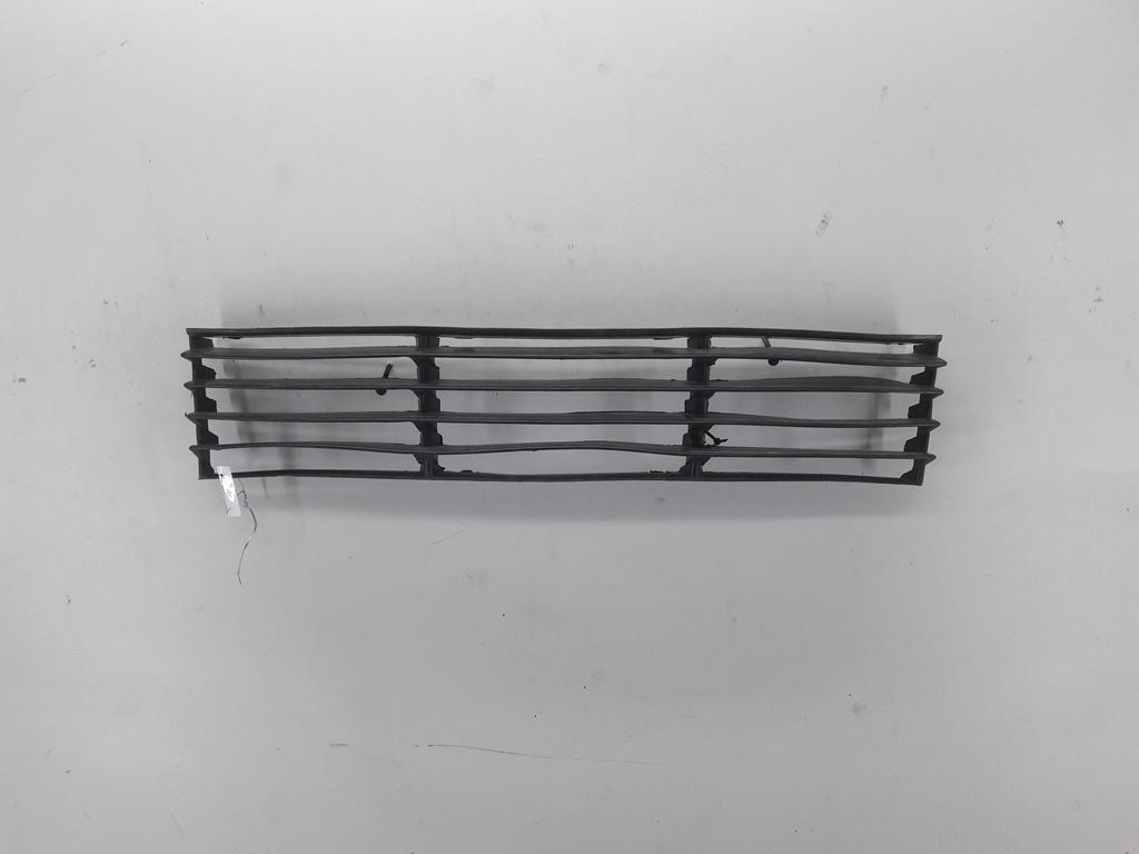 заглушка (решетка) в бампер Volkswagen Passat B5+ (GP) 2003, 1.9 л., дизель, МКПП, чёрный, универсал