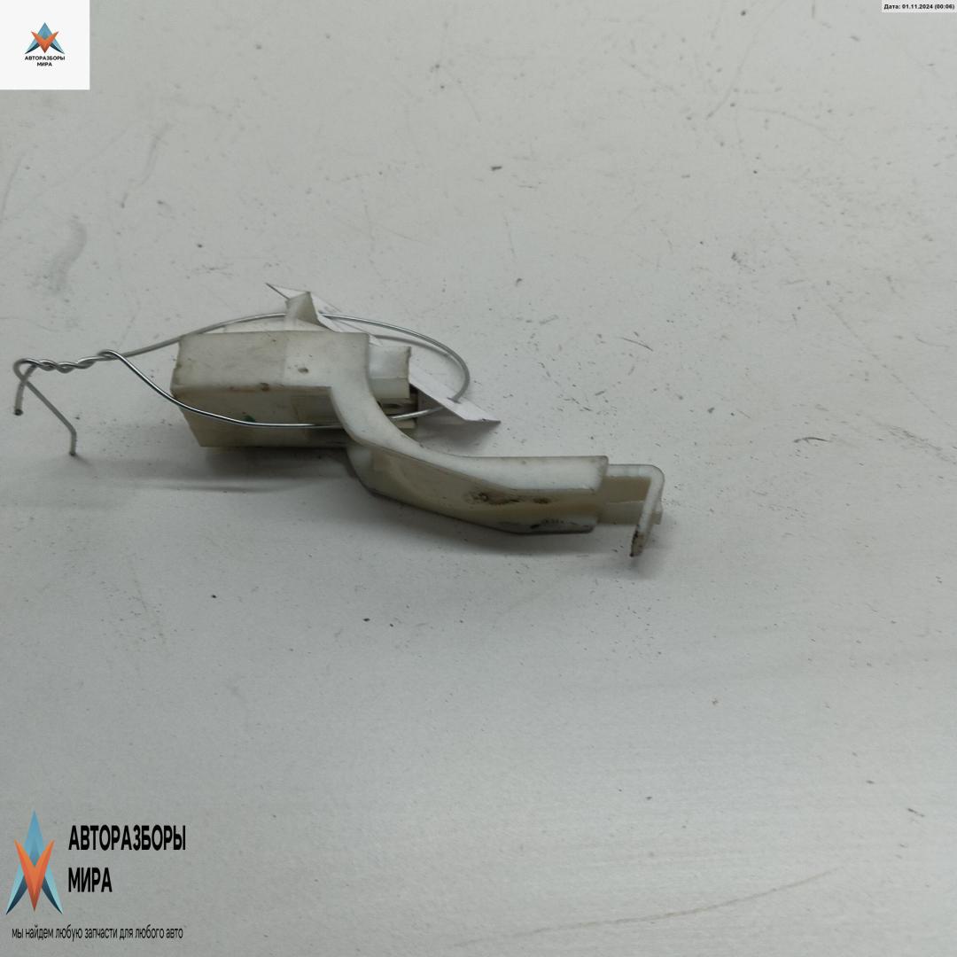 Патрон лампы фонаря Ford S-Max 1 поколение 2006, 1.8 л., дизель, МКПП, серый, минивэн, 2S6113N004 - фото №1