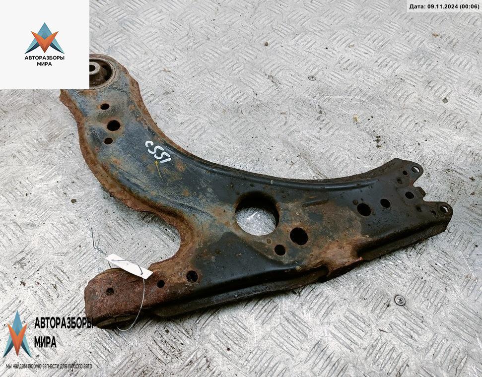 рычаг передний правый Volkswagen Golf 4 поколение 1998, 1.6 л., бензин, МКПП, красный, хетчбэк 5 дв. - фото №1