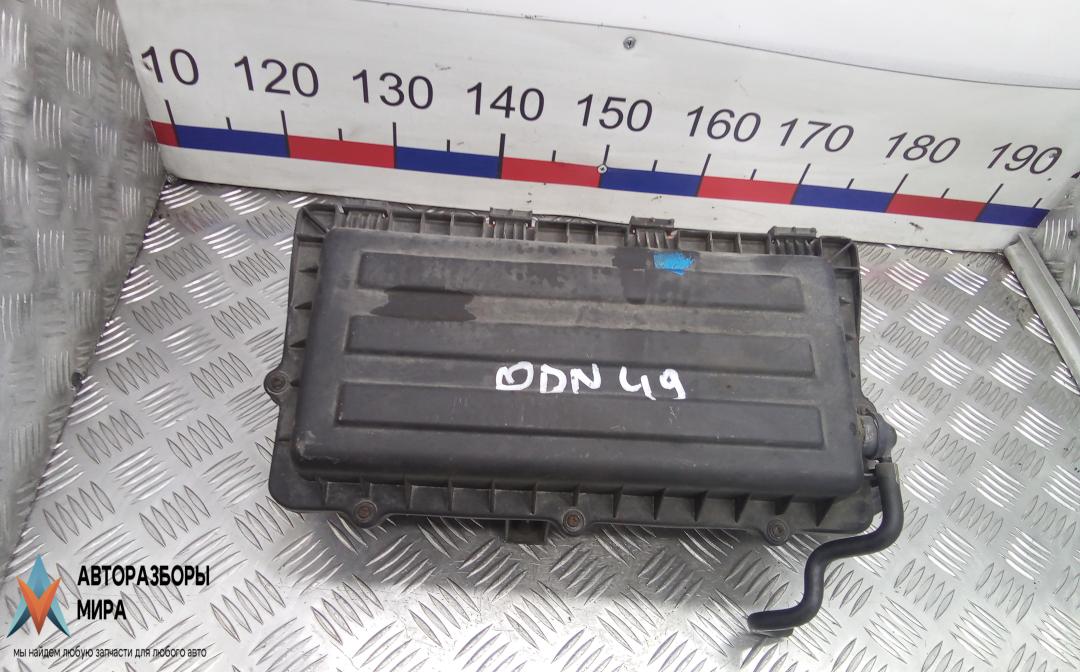 корпус воздушного фильтра Volkswagen Golf 5 поколение 2007, 1.4 л., бензин, МКПП, хетчбэк 5 дв. - фото №1