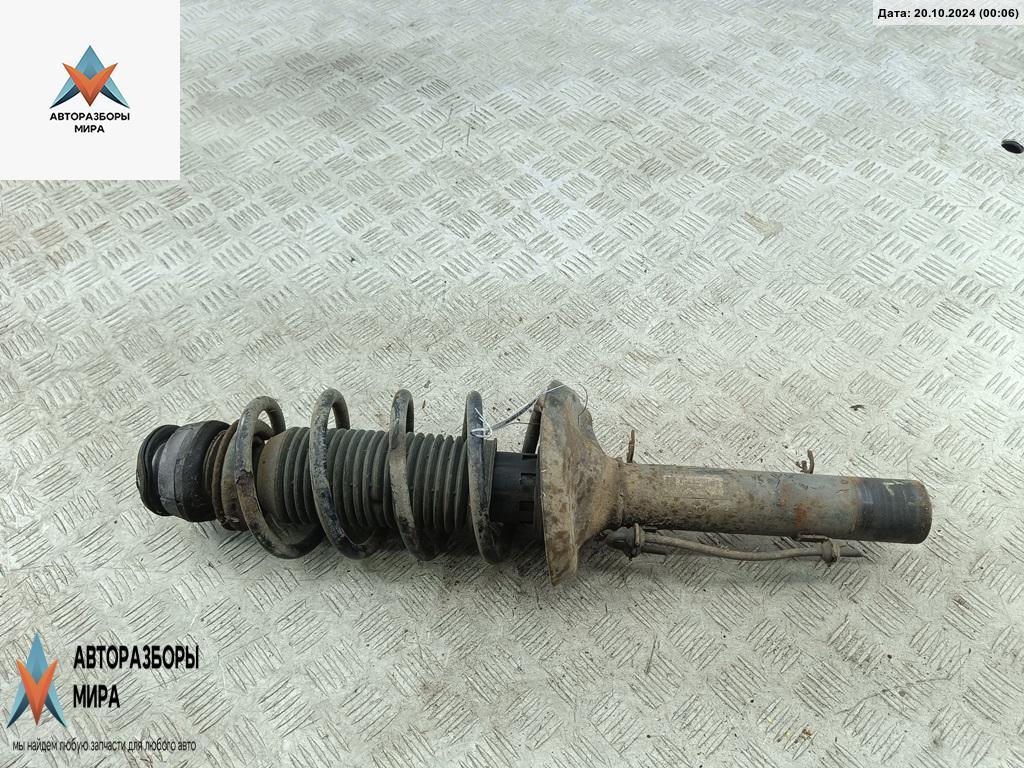 стойка передняя Volkswagen Golf 4 поколение 2002, 1.4 л., бензин, МКПП, чёрный, хетчбэк 5 дв. - фото №1