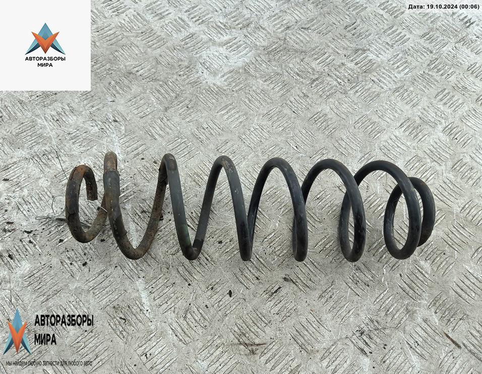 пружина задняя Volkswagen Golf 4 поколение 1999, 1.4 л., бензин, МКПП, белый, хетчбэк 5 дв. - фото №1