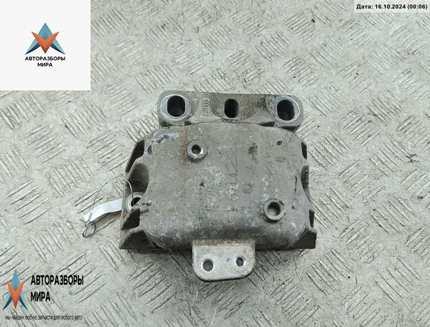 подушка крепления КПП Volkswagen Golf 4 поколение 2000, 1.4 л., бензин, МКПП, серый, хетчбэк 5 дв. - фото №1