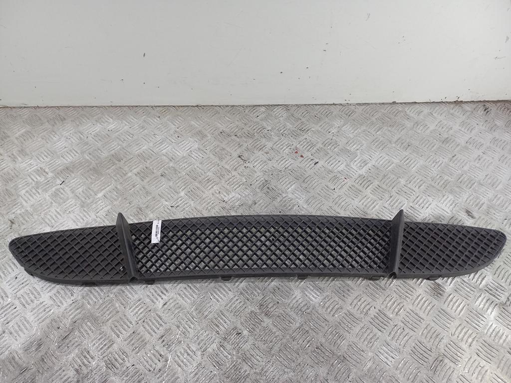 заглушка (решетка) в бампер BMW 1 E81/E87 2005, 1.6 л., бензин, МКПП, серый, хетчбэк 5 дв., 51117131690