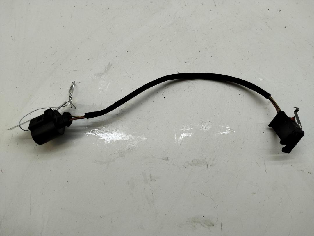 выключатель концевой (концевик) Volkswagen Passat B5+ (GP) 2004, 1.9 л., дизель, МКПП, синий, универсал, 3B0962103