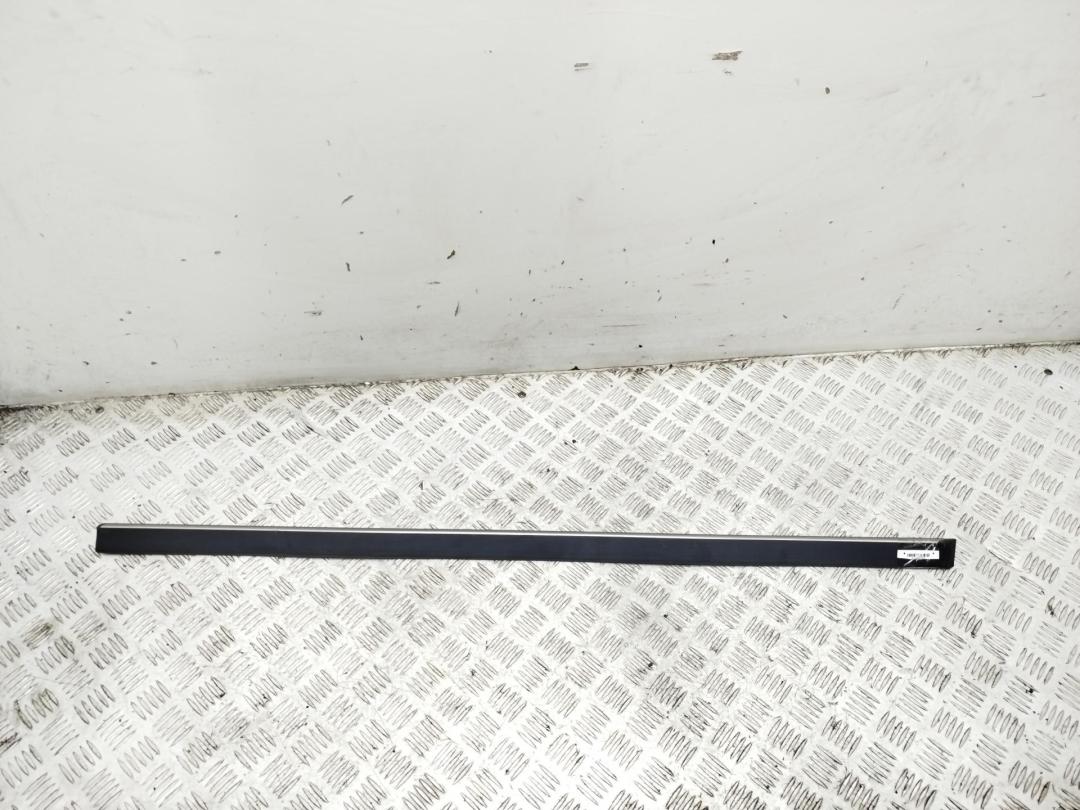 молдинг двери передней правой BMW 5 E39 1999, 2.5 л., бензин, АКПП, серый, универсал, 8184478