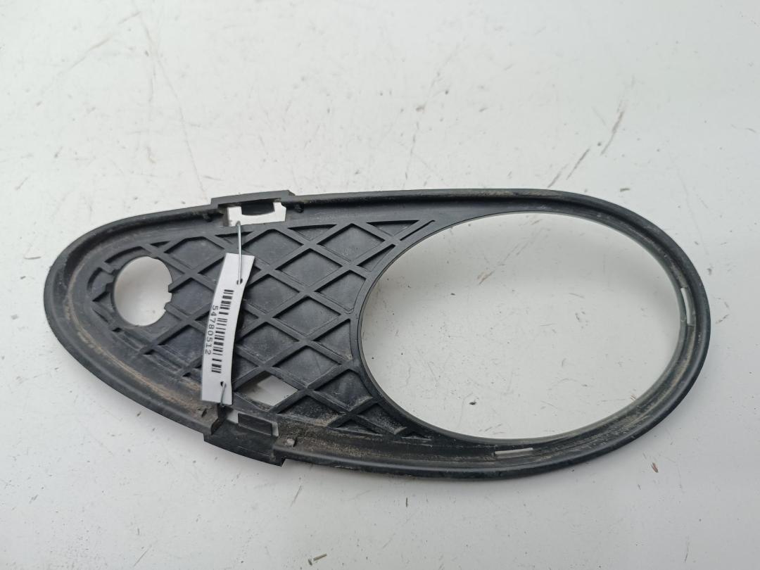 заглушка (решетка) в бампер Mercedes-Benz C-Класс W203/S203/CL203 2002, 1.8 л., бензин, АКПП, чёрный, универсал, 2038850623 - фото №1