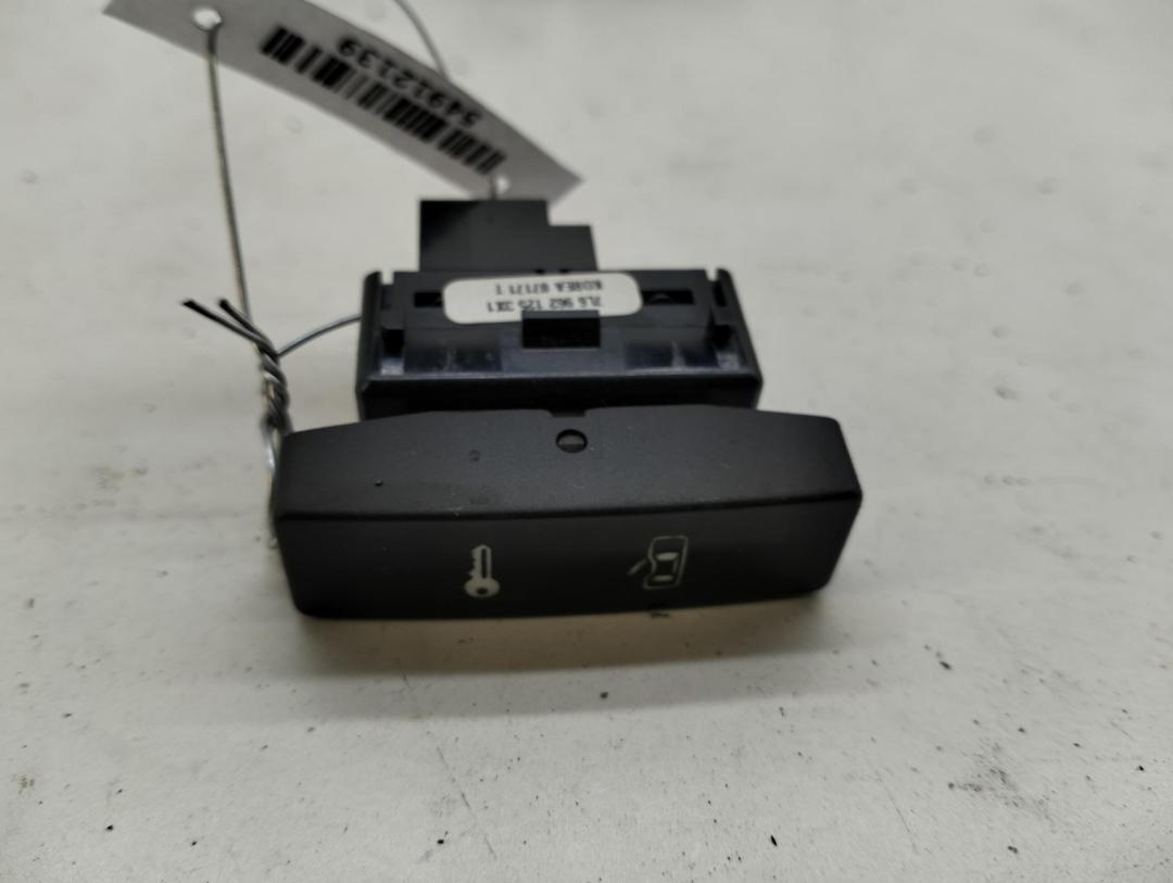 кнопка центрального замка Volkswagen Touareg 2007, 3.0 л., дизель, АКПП, чёрный, внедорожник 5 дв., 7L6962125