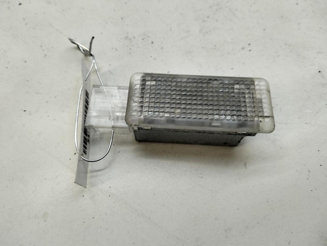 фонарь салона (плафон) Volkswagen Touareg 2007, 3.0 л., дизель, АКПП, чёрный, внедорожник 5 дв., 6L0947585
