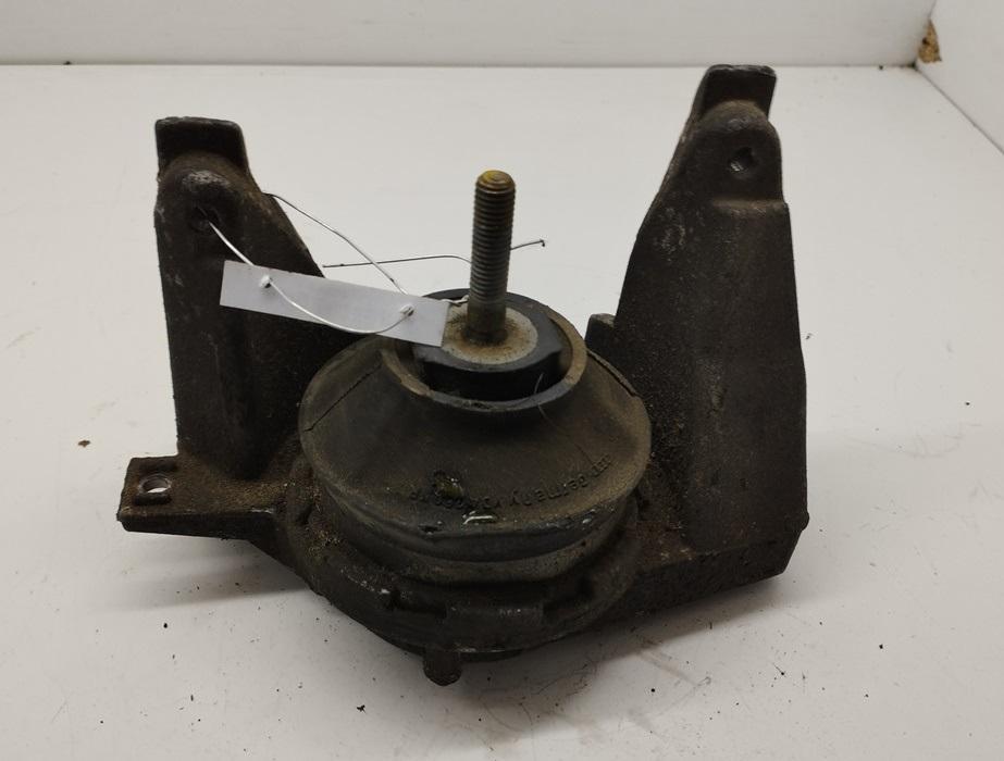 подушка крепления двигателя Audi 100 C4 1992, 2.8 л., бензин, МКПП, зелёный, седан, 4A0199352