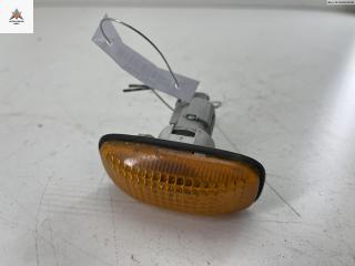 повторитель передний левый Nissan Almera N15 1996, 1.4 л., бензин, МКПП, красный, хетчбэк 3 дв.