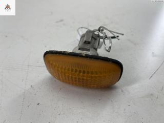 повторитель передний правый Nissan Almera N15 1996, 1.4 л., бензин, МКПП, красный, хетчбэк 3 дв.