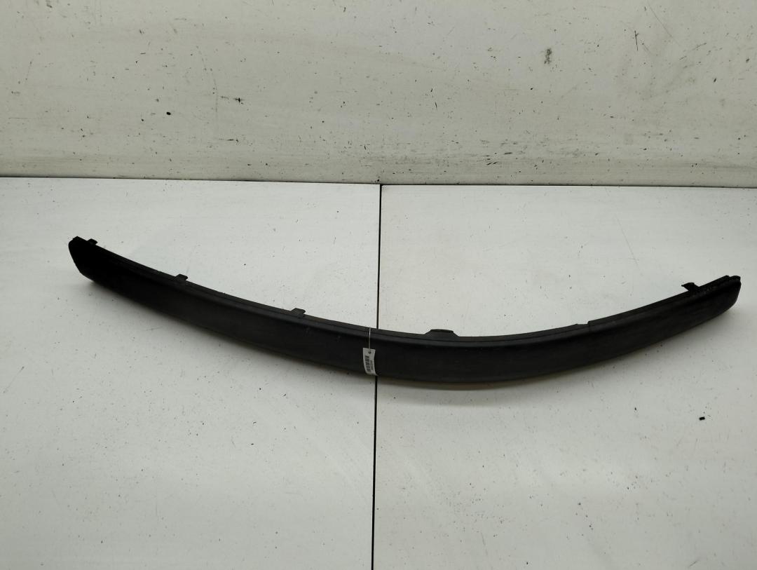 молдинг переднего бампера Volkswagen Passat B5 1998, 1.6 л., бензин, МКПП, красный, универсал, 3B0807718