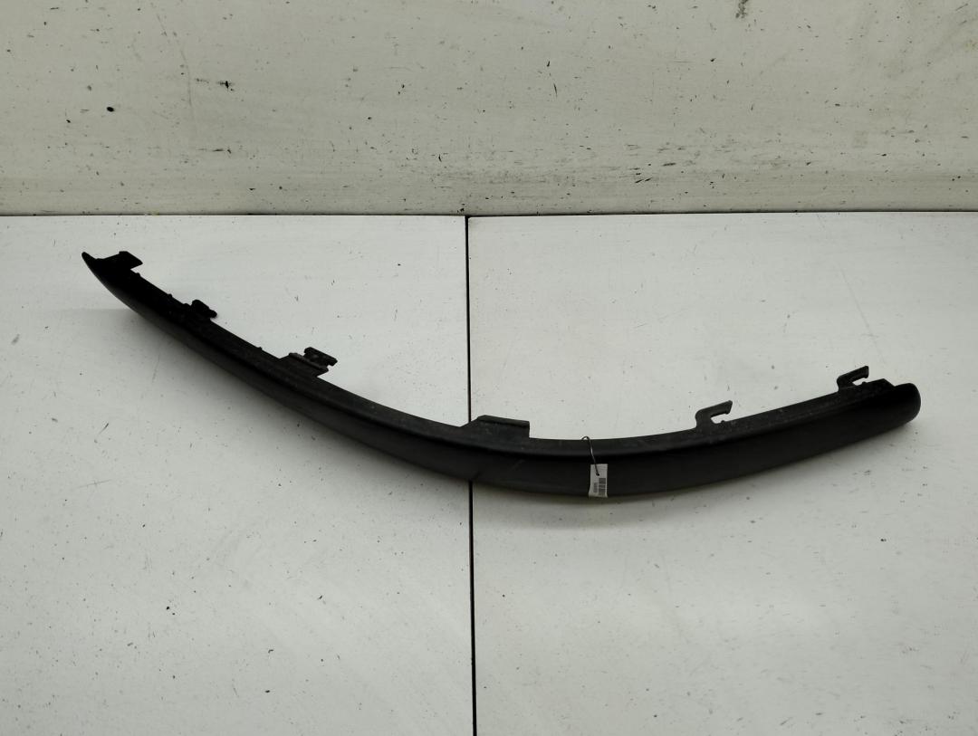 молдинг переднего бампера Volkswagen Passat B5+ (GP) 2004, 1.9 л., дизель, МКПП, синий, универсал, 3B0807718D